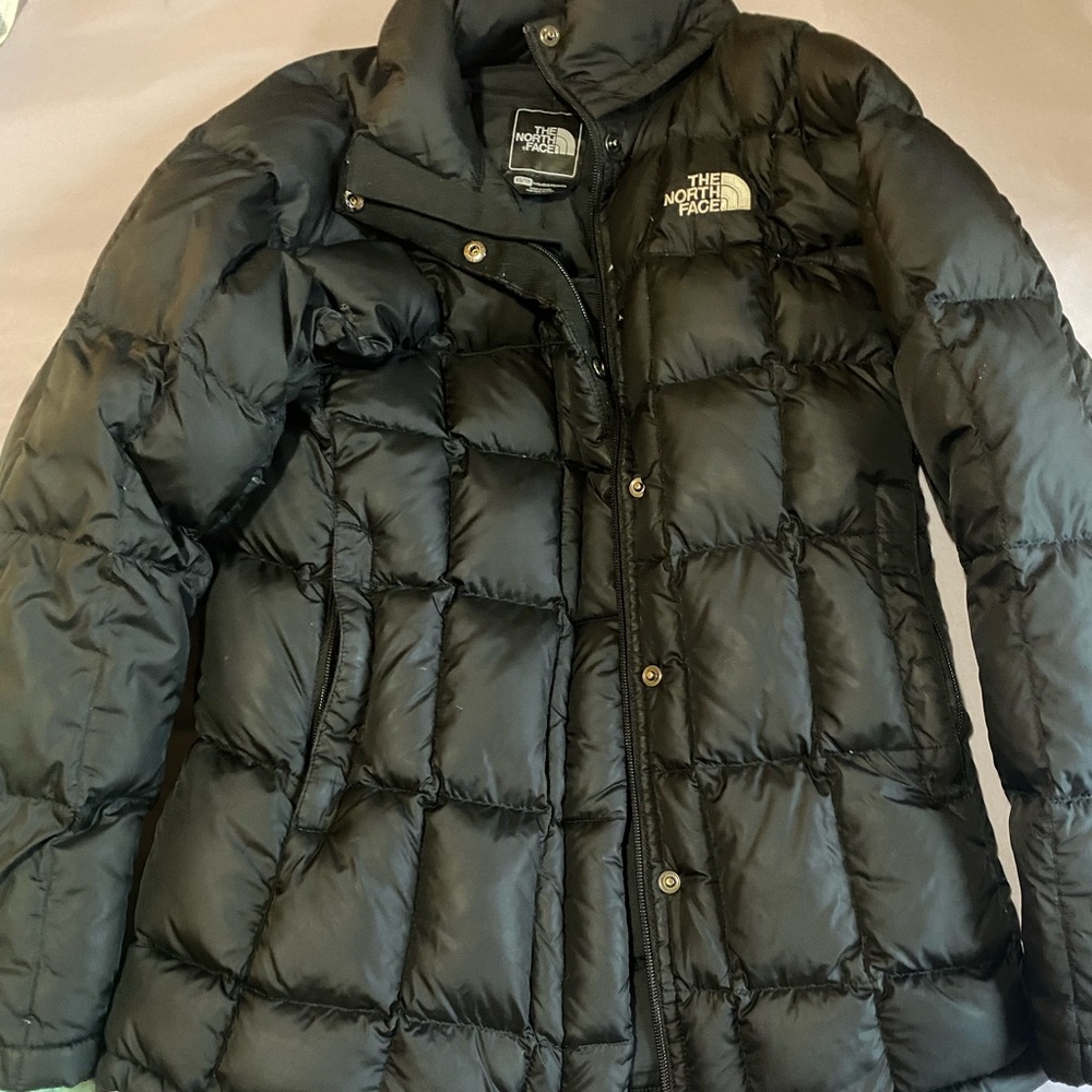 Black puffer North Face jacket